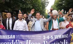 Eskişehir'de Nasreddin Hoca Festivali korteji renkli görüntülere sahne oldu