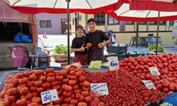 Eskişehir'de yaz tatilinde pazarların en genç emekçileri iş başında
