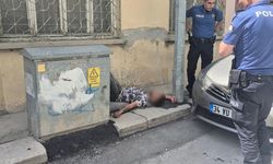 Eskişehir'de elinde silahla hareketsiz yatan genç mahalleliyi tedirgin etti