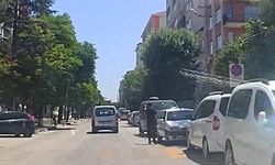 Eskişehir'de ilginç anlar: Duyarsız sürücüye koşarak tepki gösterdi