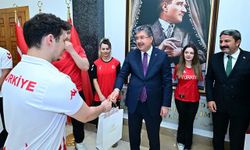 Vali Yılmaz başarılı sporcuları ağırladı