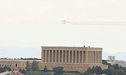 Türk Yıldızları'ndan Ankara semalarında prova uçuşu