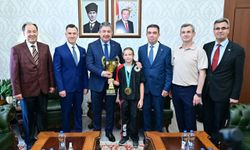 Eskişehir'in gururu Asel Özdalgın, Vali Erdinç Yılmaz'ı ziyaret etti
