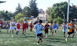 Eskişehir'de geleceğin futbolcuları GSB Spor Okulları'nda yetişiyor