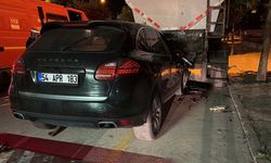 Bolu'da lüks SUV park halindeki tıra çarptı: 1 yaralı