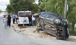 Eskişehir'de dolmuşun çarptığı otomobil yan yattı: 8 yaralı