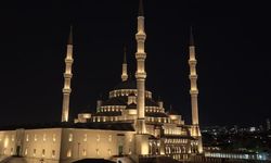 Darbe girişiminde birlik ve beraberliğin sembolü olan sela okundu