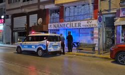 Eskişehir'de binanın camını kıran şüpheliyi esnaf yakaladı