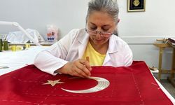 Eskişehir'de geleneksel bayrak işlemeciliği yaşatılıyor