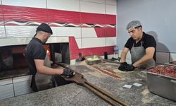 Eskişehir'de kebap ustasının 300 derecelik zorlu mesaisi