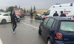 Eskişehir'de yağmur sonrası zincirleme kaza: 2'si ağır 6 yaralı