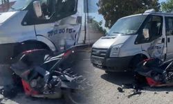 Dolmuşa yandan çarpan motosikletin sürücüsü yaralandı