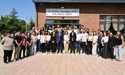 Eskişehir Valisi Yılmaz sahadaki muhabir ve kameramanlarla buluştu