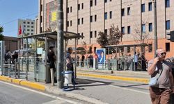Eskişehir'de tramvay durağında bıçaklı kavga: Şüpheli teslim oldu