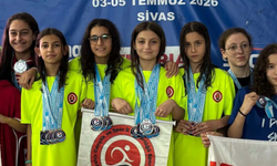 Eskişehirli yüzücüler Sivas'ta madalya bırakmadı