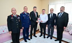 Eskişehir Valisi Yılmaz, 15 Temmuz gazilerini evlerinde ziyaret etti