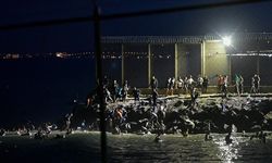 İspanya sınır ihlali nedeniyle Ceuta'ya asker sevk ediyor: Binlerce göçmen denizden şehre girdi