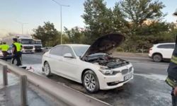Eskişehir'de servisten 10 dakika önce alınan otomobil alevlere teslim oldu
