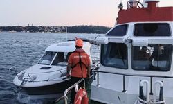 Sarıyer açıklarında su alan teknedeki 2 kişi kurtarıldı