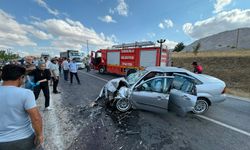 Otomobiller birbirine girdi: Yaralılar var