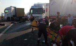 Emniyet şeridindeki tıra başka bir tır çarptı: Yaralılar var