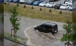 Yağış trafiği felç etti