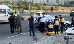 Otomobil su kanalına çarptı: 2 ölü, 4 yaralı
