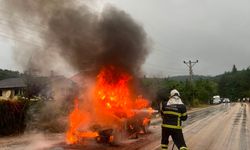 Yanan otomobildeki patlama paniğe neden oldu