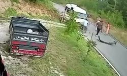 Servis aracı ile otomobil çarpıştı