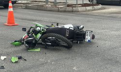 Otomobil ile çarpışan motosikletin sürücüsü ağır yaralandı