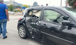 Otomobil ile çarpışan motosikletin sürücüsü ağır yaralandı