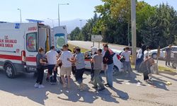 Otomobile çarpan motosiklet sürücüsü ağır yaralandı