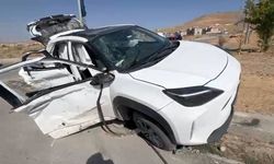 Tırla otomobil çarpıştı: Yaralılar var