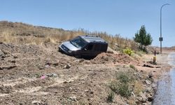 Eskişehir'de hafif ticari araç toprak alana savruldu: 2 yaralı