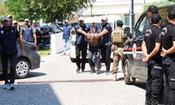 Eskişehir İstihbarat ekiplerinin operasyon desteğiyle yakalanan FETÖ'cü adliyeye sevk edildi