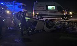 Eskişehir'de 'çarpıp kaçtı' iddiası: Takla atan otomobildeki 2 kişi yaralı