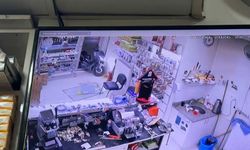 Eskişehir'de motosikletin dükkana girdiği kazanın görüntüleri ortaya çıktı