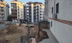 Çekmeköy’de istinat duvarı yıkılan inşaatın yanındaki 5 katlı bina boşaltıldı