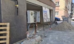 Eskişehir'de kapağı açık bırakılan elektrik panosu korkutuyor