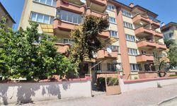 Eskişehir’de apartmanın çatı kapısını söküp çaldılar