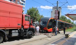 Tramvayın çarptığı genç kadın hayatını kaybetti