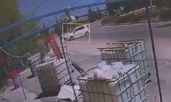 Eskişehir virajı alamayan otomobil dükkana daldı