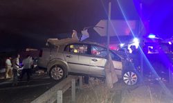 Malatya'da refüje çarpan otomobilin sürücüsü hayatını kaybetti