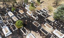 Eskişehir’de mezarlık yangını: Çok sayıda kabir zarar gördü