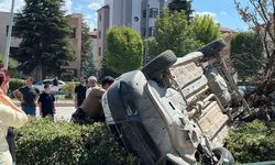 Eskişehir’de ticari araç takla attı: Sürücü araçta sıkıştı