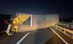 Eskişehir kara yolunda karavan devrildi: 1 yaralı