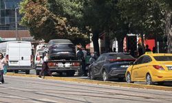 Eskişehir'de hatalı park edilen minibüs trafiği kilitledi: Araç kuyruğu oluştu