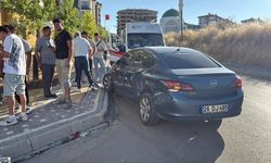Eskişehir'de otomobil ile minibüs çarpıştı: 8 yaralı