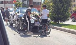 Eskişehir’de bisikletli çocuklar gelin arabasının önünü kesti: Tehlikeli anlar kamerada