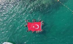 Engelli sporcular, 30 Ağustos Zafer Bayramı için su altında Türk bayrağı açtı